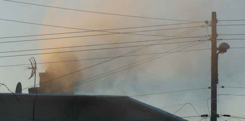 Jeżeli w miejscowości nie ma straży miejskiej czy gminnej, to ci, którzy palą śmieci czy używają starego pieca, są praktycznie bezkarni. Fot. Archiwum