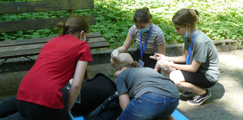 W parku kamiliańskim zawodnicy znaleźli dziewczynę chorą na cukrzycę. Fot. Agnieszka Reczkin