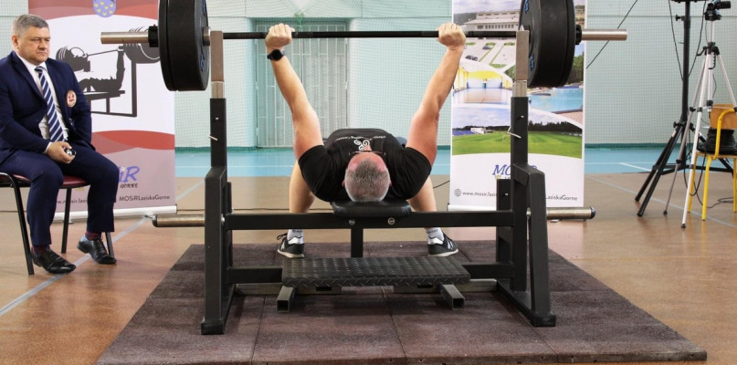 Asp. szt. Ryszard Preg, kierowniki tarnogórskich dzielnicowych, zajął I miejsce w VII Mistrzostwach Polski w Wyciskaniu Wielokrotnym Sztangi Leżąc. Fot. Archiwum policji