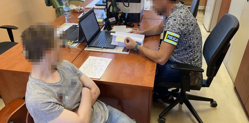 Policja atrzymała podejrzaną o rozbój 18-letnią mieszkankę Tarnowskich Gór. Fot. Policja Tarnowskie Góry