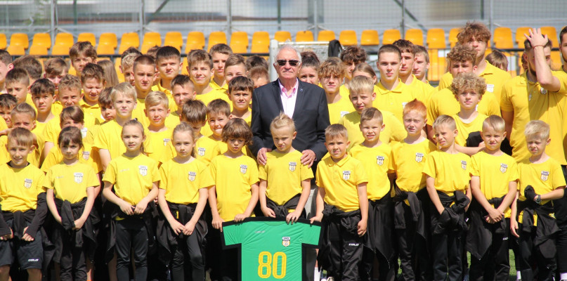 Antoni Piechniczek pojechał na Dzień Sportu do Szkoły Mistrzostwa Sportowego. Fot. Archiwum UM