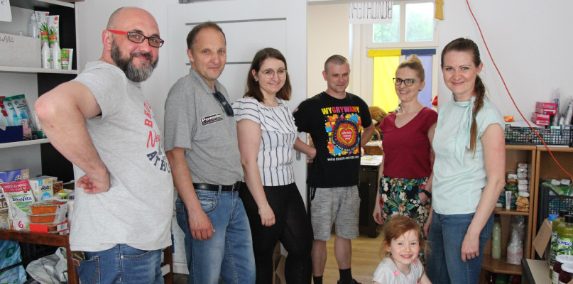 Ekipa od zadań niemożliwych: (od lewej) Irek, Michał, Kasia, Grzegorz, Kamila, Kasia i na rowerku Ala. Fot. Alicja Jurasz