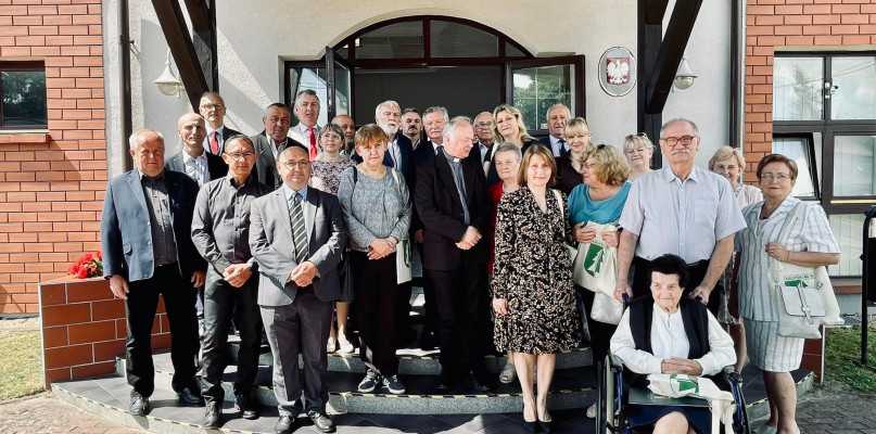 Zasłużeni i wyróżnieni mieszkańcy. Fot. Archiwum UG w Krupskim Młynie 