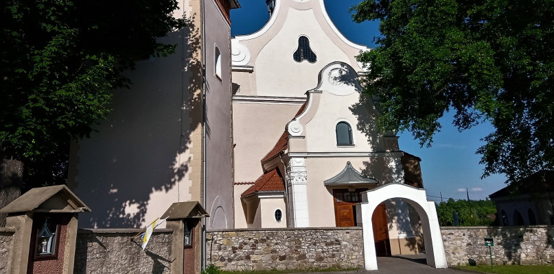 Dziś kościół parafialny w Zbrosławicach nazywany jest sanktuarium Macierzyństwa NMP, w którym  trwa szczególna modlitwa w intencji matek i kobiet oczekujących potomstwa. Fot. Jarosław Myśliwski