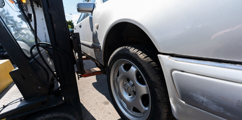 Odpowiedzialny auto złom - skorzystaj z usług złomowania pojazdów
