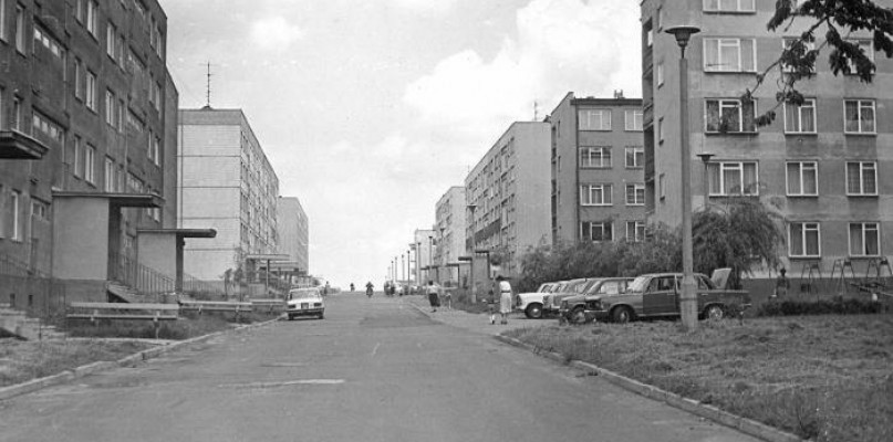 Fot. Tak wyglądała główna ulica Osiedla Fazos w lipcu 1984 r., Archiwum Gwarka 