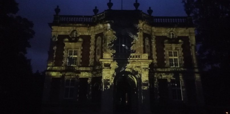 Miłość Blanki i Guida -  stowarzyszenie Wrazidlok zaprasza na mapping w Pałacu Kawalera w Świerklańcu.  Fot. Wraizdlok