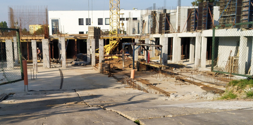 W miejscu, gdzie były korty, powstają apartamentowce. Fot. Elżbieta Kulińska