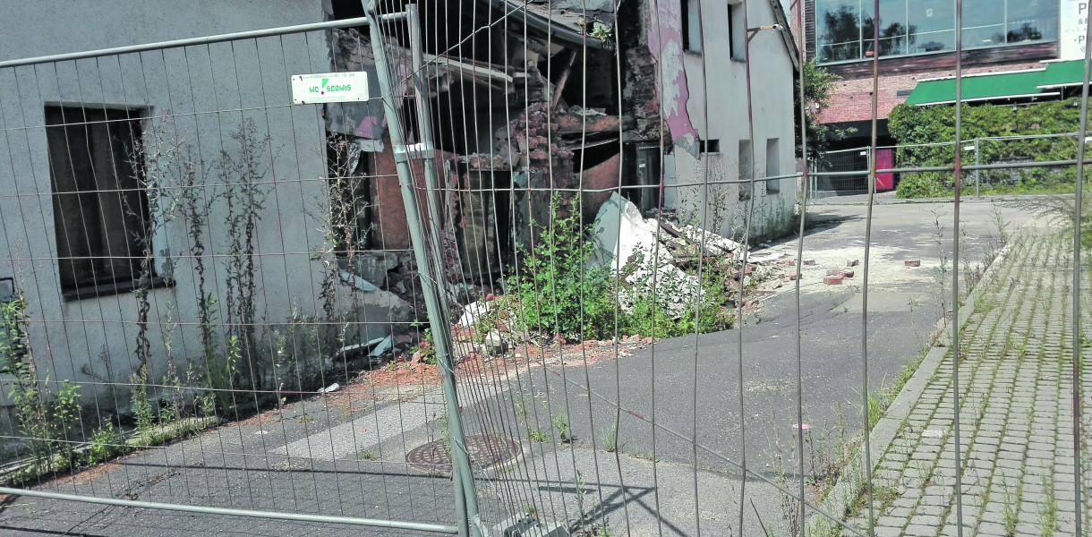 Wciąż nie ma decyzji inspektoratu nadzoru budowlanego, jaka ma być przyszłość budynku, w którym działała Kurna Chata. Fot. Agnieszka Reczkin