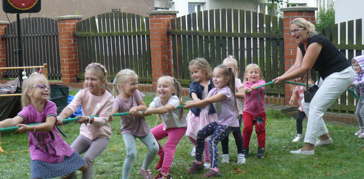 Świetna zabawa z przeciąganiem liny. Fot. Agnieszka Reczkin