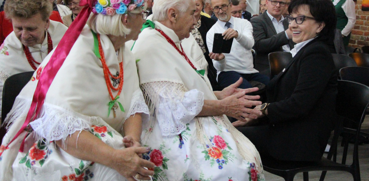 Elżbieta Witek rozmawiała z uczestnikami w małych grupach. Fot. Alicja Jurasz