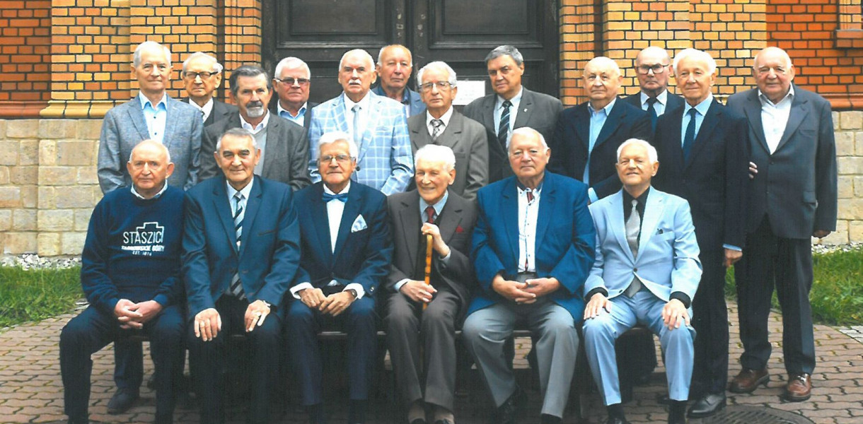 Absolwenci Staszica spotkali się 60 lat po ukończeniu szkoły. Fot. Archiwum absolwentów