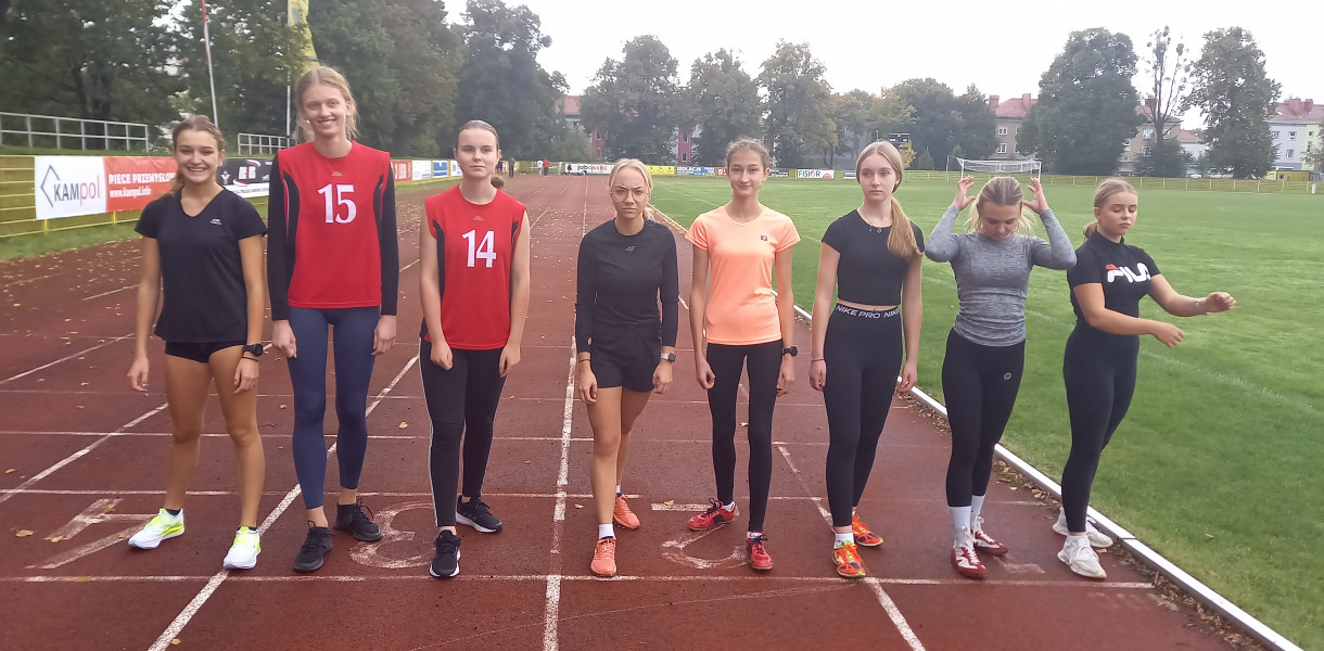 Uczestniczki biegu na 800 m. Fot. Archiwum organizatorów 