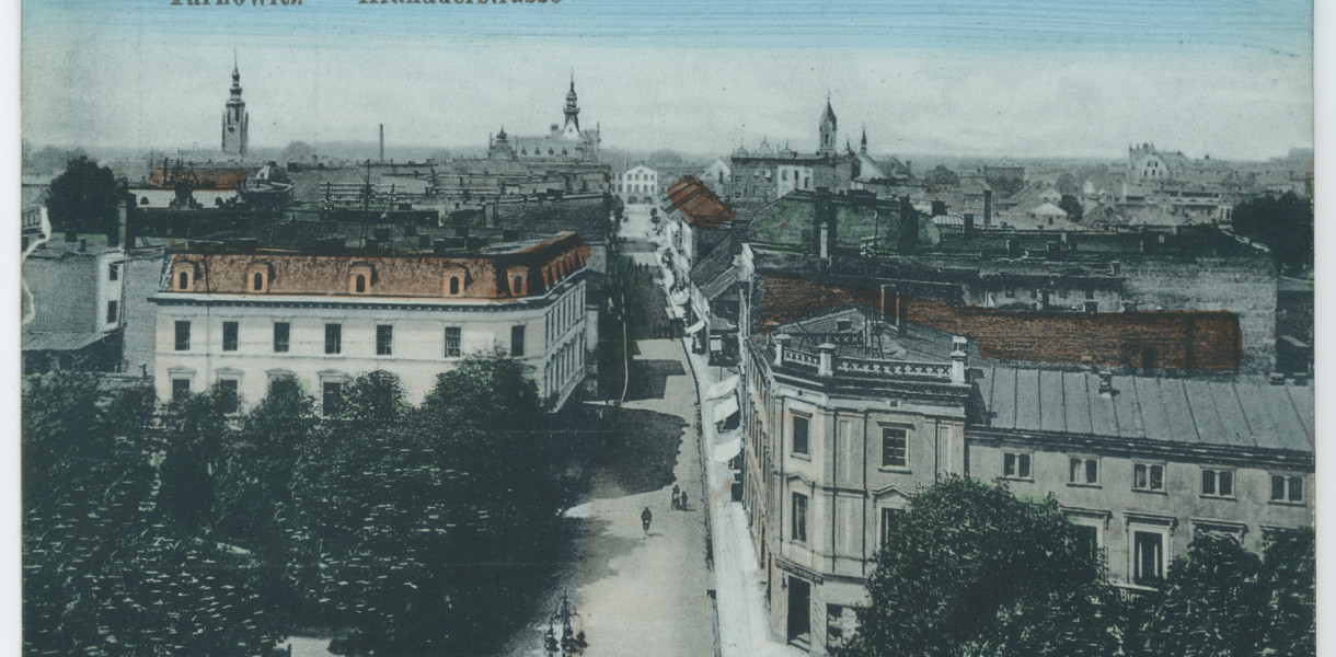 Pocztówka z panoramą Tarnowskich Gór wykonaną z gmachu Gimnazjum Realnego (obecnie II Liceum Ogólnokształcące im. Stanisława Staszica), Johann Nowak, Tarnowskie Góry, ok. 1920 r. Ze zbiorów Muzeum