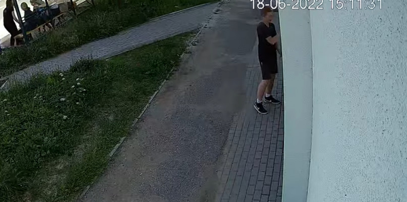 Zrzut ekranu z nagrania monitoringu