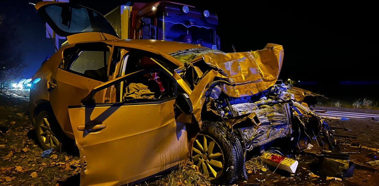 Śmiertelny wypadek na DK 11 w Brynku. Fot. KP PSP Tarnowskie Góry