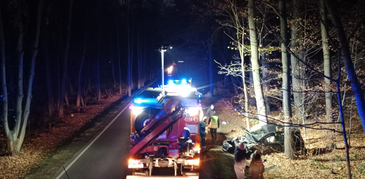 Wypadek przy ul. Dąbrowa Miejska w Bytomiu. Fot. KM PSP w Bytomiu 