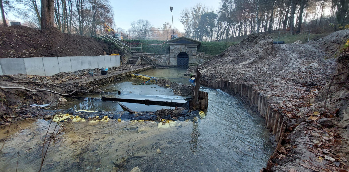 Trwają prace przy Bramie Gwarków. Fot. Gminny Zakład Komunalny Zbrosławice