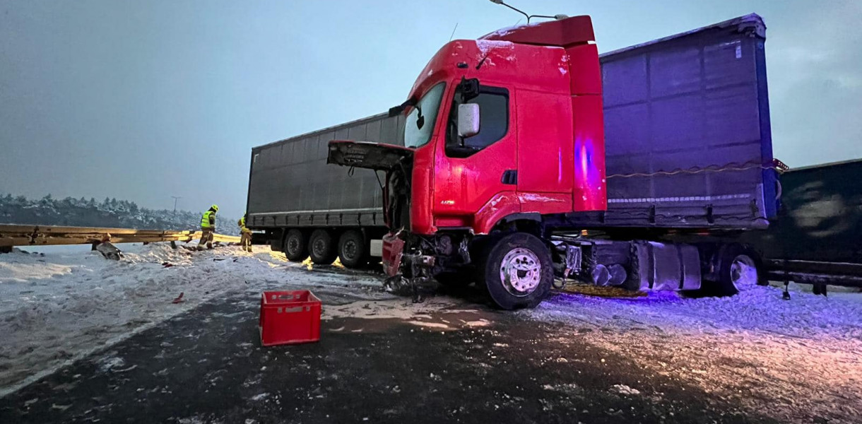 S1 została zablokowana, ale nikomu nic się nie stało. Fot. OSP Tąpkowice