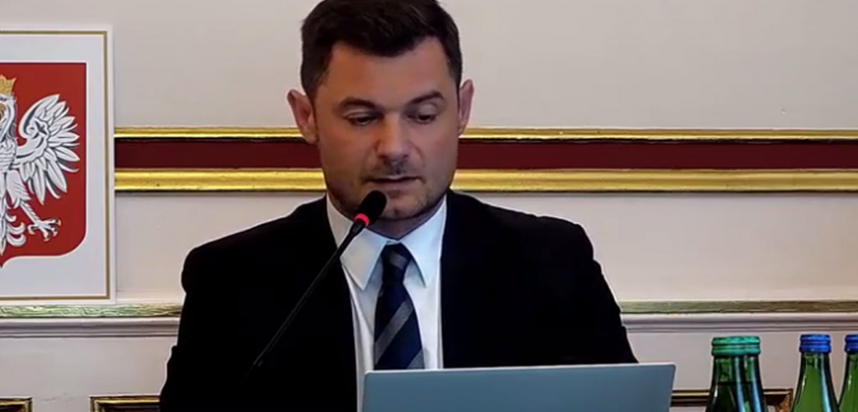 – To chyba najbardziej restrykcyjne regulacje dotyczące nieobecności na sesjach i komisjach. Wpłynęło to na frekwencję, która teraz sięga 95 procent – zauważa przewodniczący rady gminy Świerklaniec Jarosław Wasążnik. Fot. zrzut ekranu