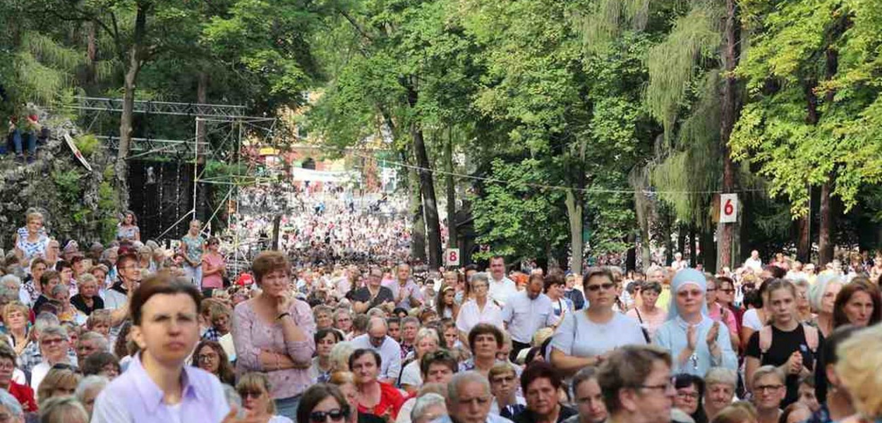 W tamtych czasach uważano, że to pielgrzymka do Piekar Śląskich zakończyła zarazę. Fot. archiwum UM Piekary Śląskie