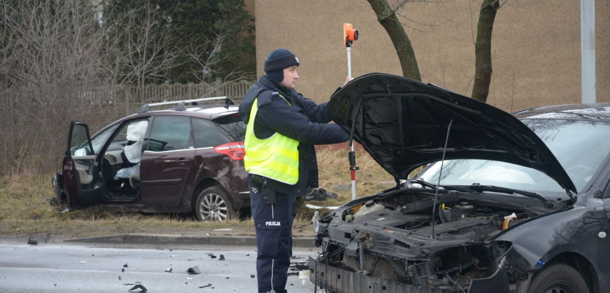 W niedzielę doszło do kolizji na skrzyżowaniu obwodnicy z ul. Opatowicką w Tarnowskich Górach. Fot. Jarosław Myśliwski