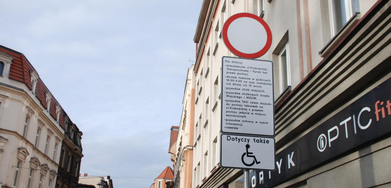 Zakaz na ul. Krakowskiej. Fot. Archiwum Gwarka 