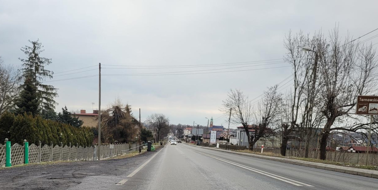 Chodnik powstanie przy DK 11 w stronę Bytomia. Fot. Archiwum GDDKiA w Katowicach 