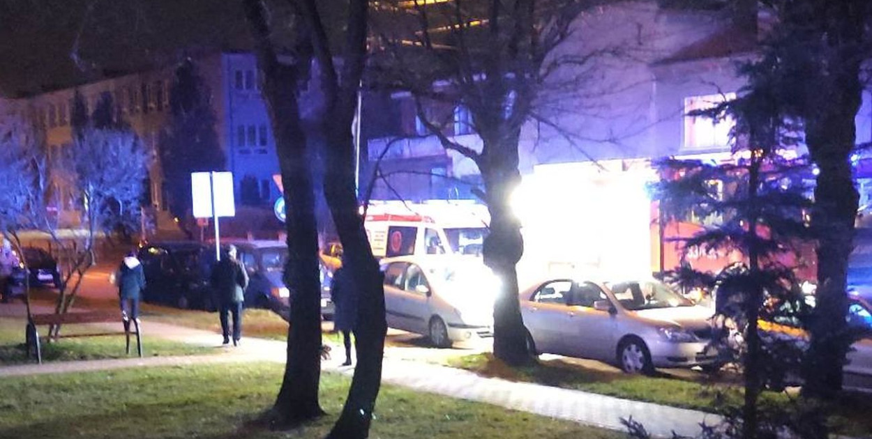 Tarnowskie Góry, ul. Korczaka. Straacy musieli wyważyć drzwi. Fot. Marek Miłuch