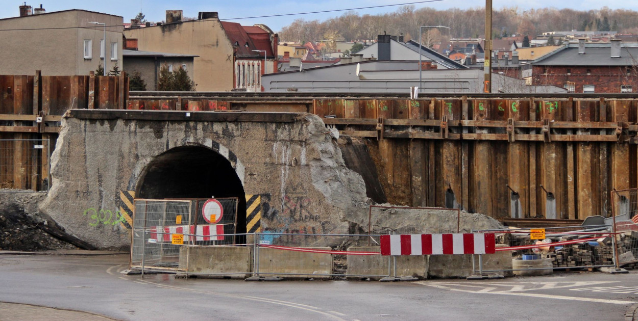 Wkrótce pod wiaduktem nie przejdą też piesi. Fot. Archiwum UM Radzionków