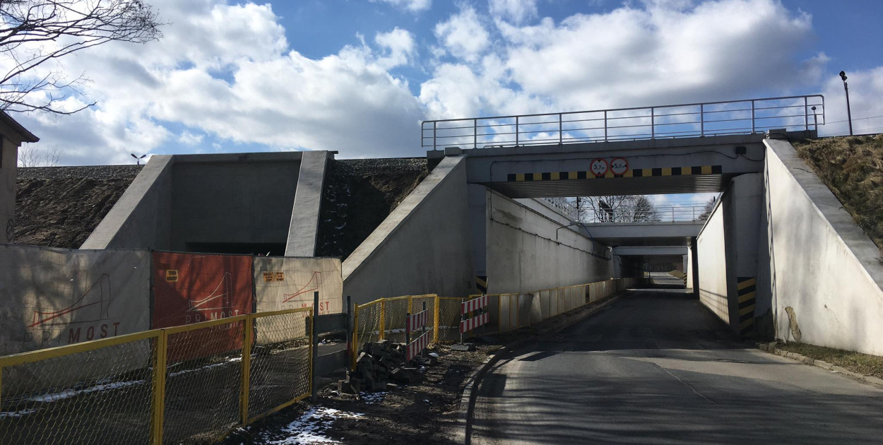 Ulica Częstochowska ma zostać poszerzona pod wiaduktem kolejowym. Fot. Marcin Rupik