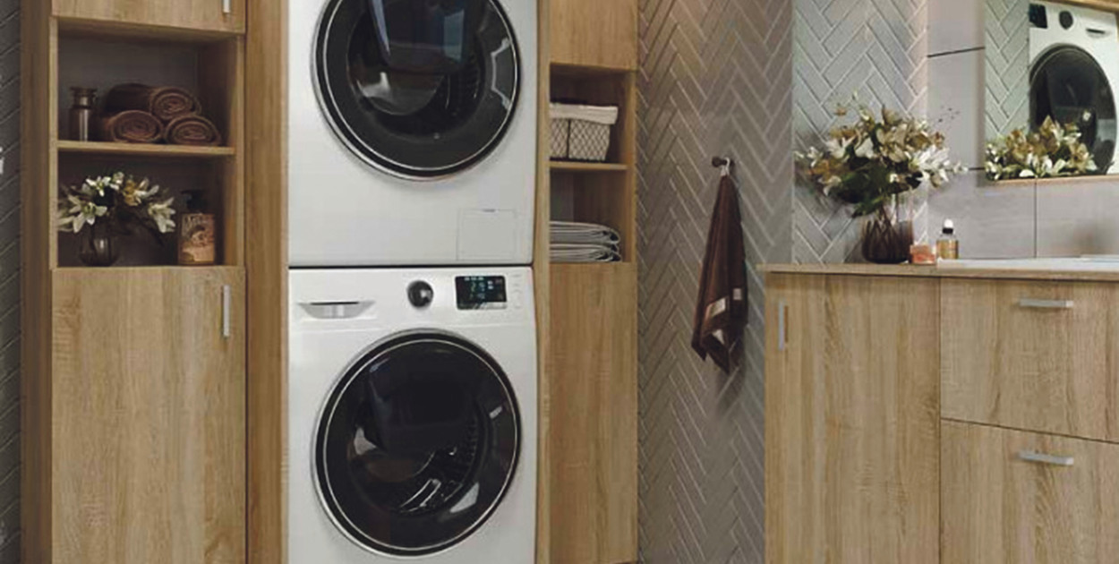 Łóżko z ładowarką, szafa z funkcją spania