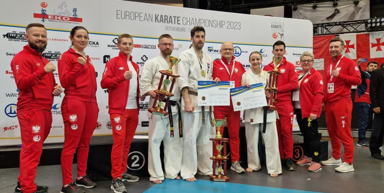 Trzy medale zawodników TKS Karate. Fot. Archiwum klubu 