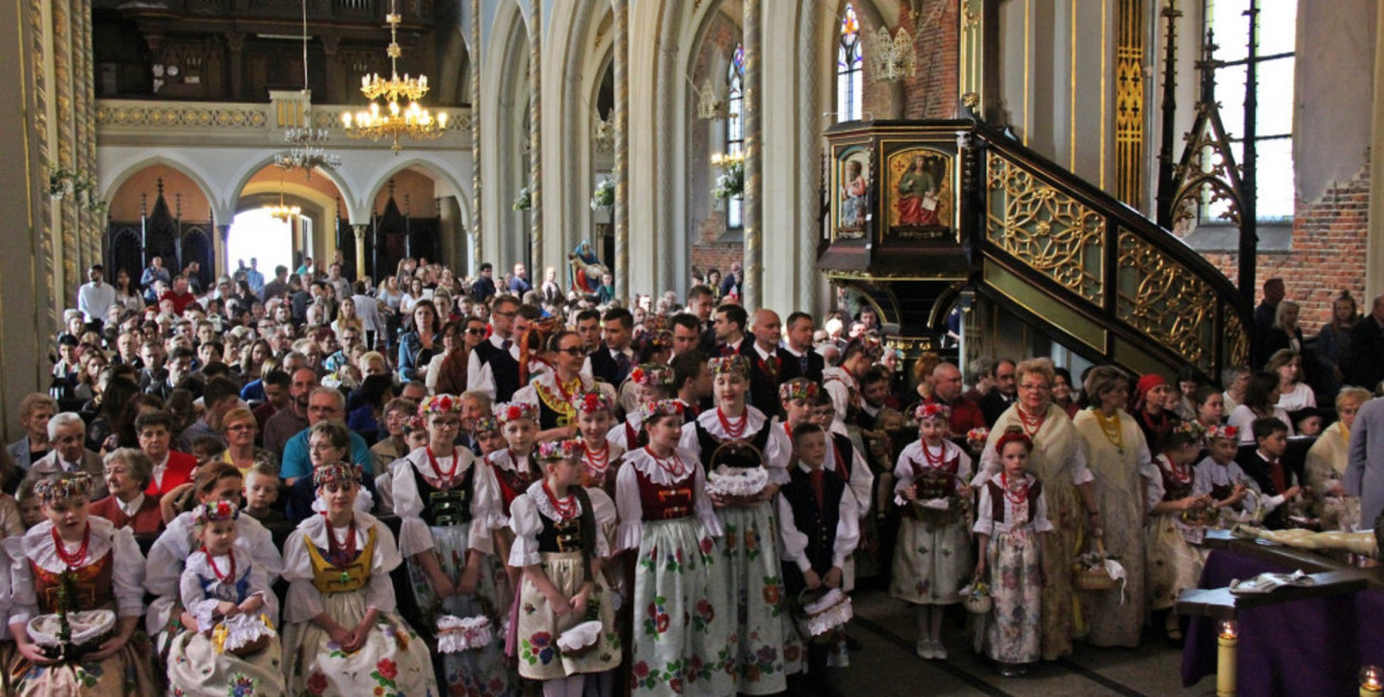 Święcenie pokarmów w Radzionkowie. Fot. Archiwum UM w Radzionkowie 