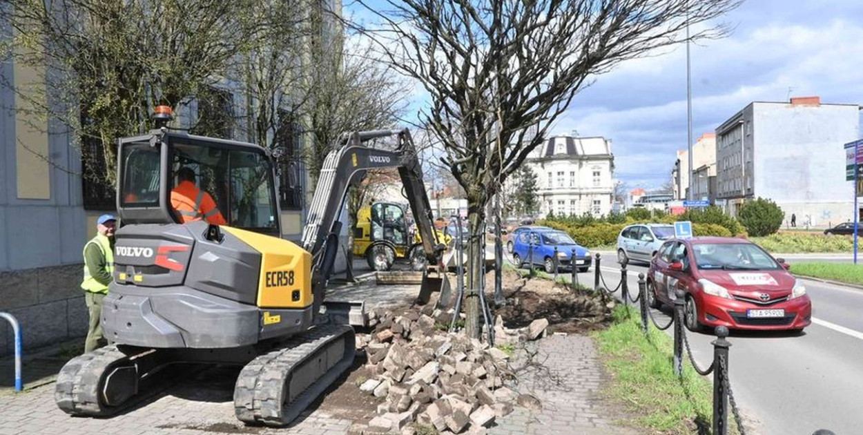 Rozpoczęły się prace przy rondzie, nieopodal poczty w Tarnowskich Górach. Fot. Archiwum UM Tarnowskie Góry