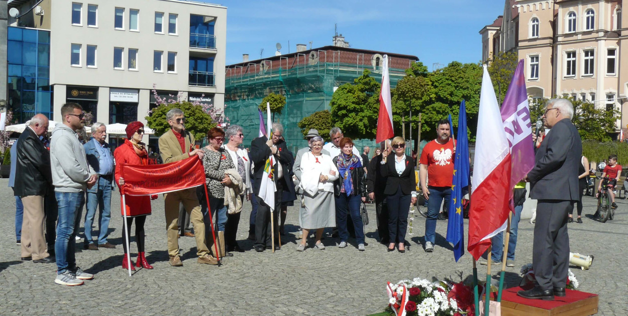 Tarnowskie Góry. Pochód pierwszomajowy, tradycji stało się zadość [ZDJĘCIA]