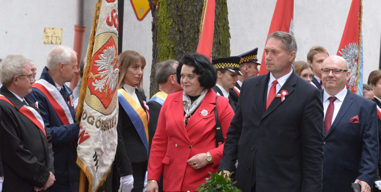 Obchody Święta Trzeciego Maja w Tarnowskich Górach. Poseł Dziuk o szarganiu wartości. Poseł Głogowski o pseudokomisjach. Fot. Jarosław Myśliwski