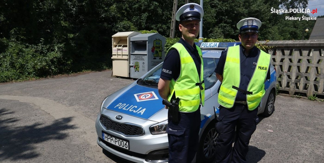 Sierż. Kamil Wolak i post. Radosław Antczak reanimowali kobietę. Fot. Archiwum policji