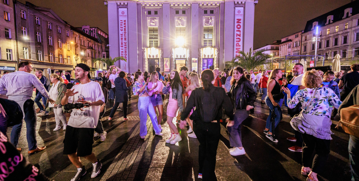 Potańcówka pod teatrem. Fot. Archiwum Teatru Śląskiego