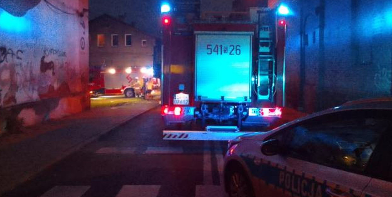 Staż pożarna została dzisiaj wezwana do pożaru przy ul. Wyszyńskiego w Piekarach Śląskich. Fot. Marcin Grunt