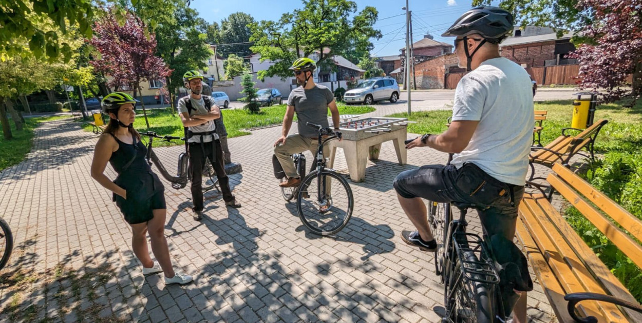 Na początku lipca fachowcy od architektury krajobrazu objechali całe miasto w poszukiwaniu miejsc, gdzie możliwe byłoby urządzenie zielonych punktów. Fot. Archiwum UM w Tarnowskich Górach 