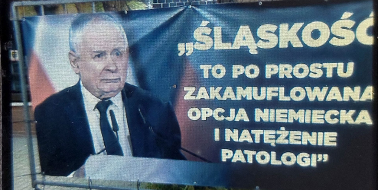 Doniesienie na policję w Tarnowskich Górach w sprawie baneru. Kto obraził mieszkańców Śląska? Fot. Archiwum Brunona Zioba