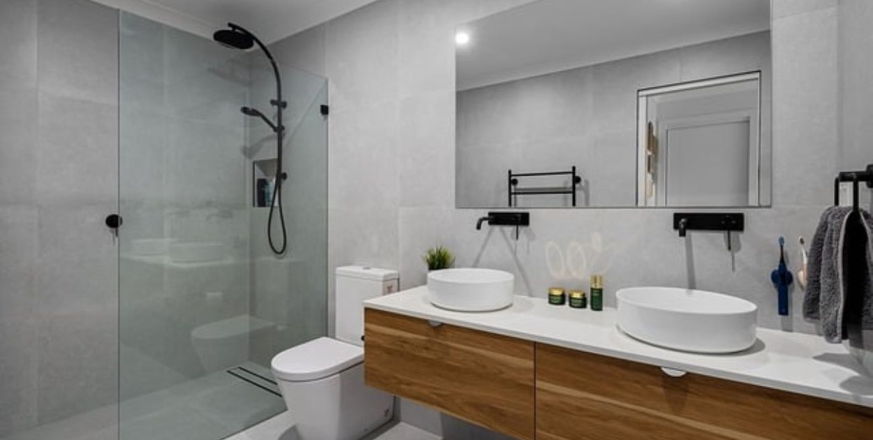  Jak wykorzystać miejsce znajdujące się pod szafką pod umywalkę nablatową?