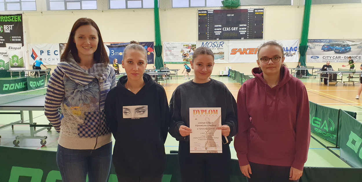 Ekonomik reprezentowały Aleksandra Gołębiowska, Magdalena Świętek oraz Patrycja Filozof. Opiekunką reprezentacji była Agata Światły. Fot. Archiwum szkoły