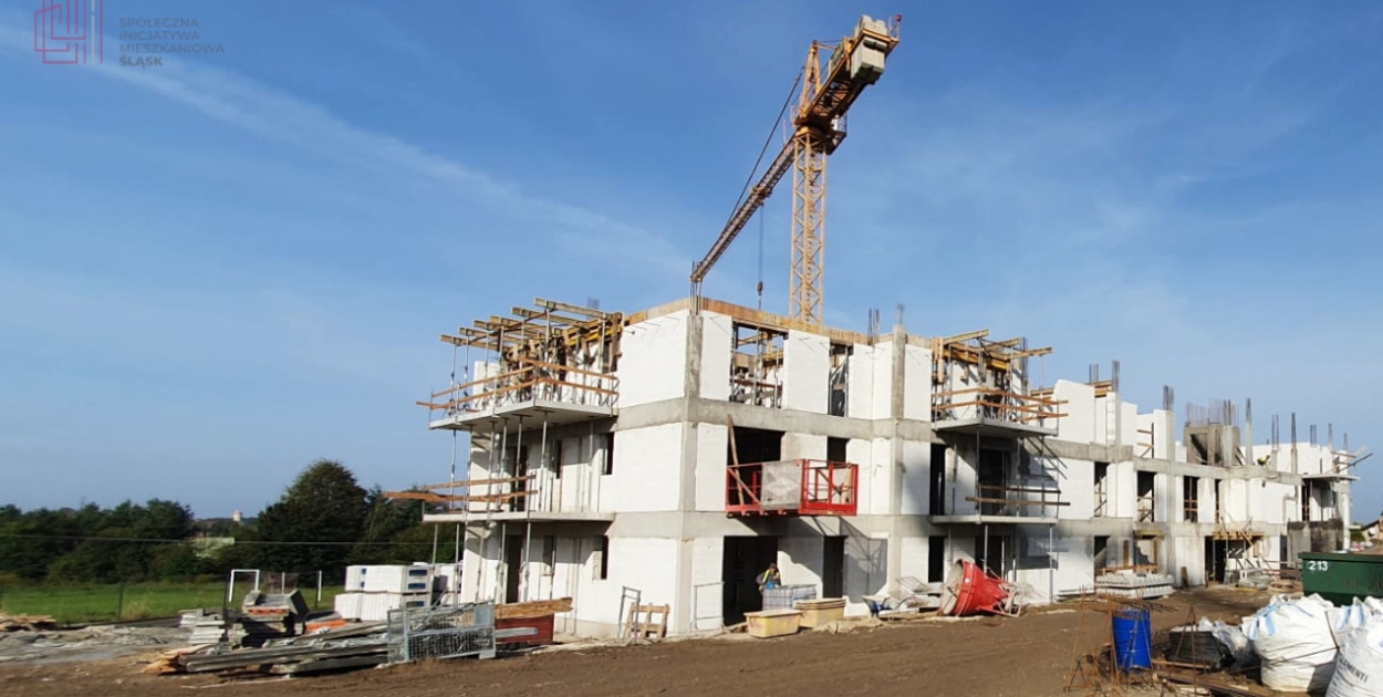 W Lasowicach, przy ul. gen. W. Andersa, trwa budowa trzech bloków mieszkalnych. Fot. Archiwum SIM Śląsk 