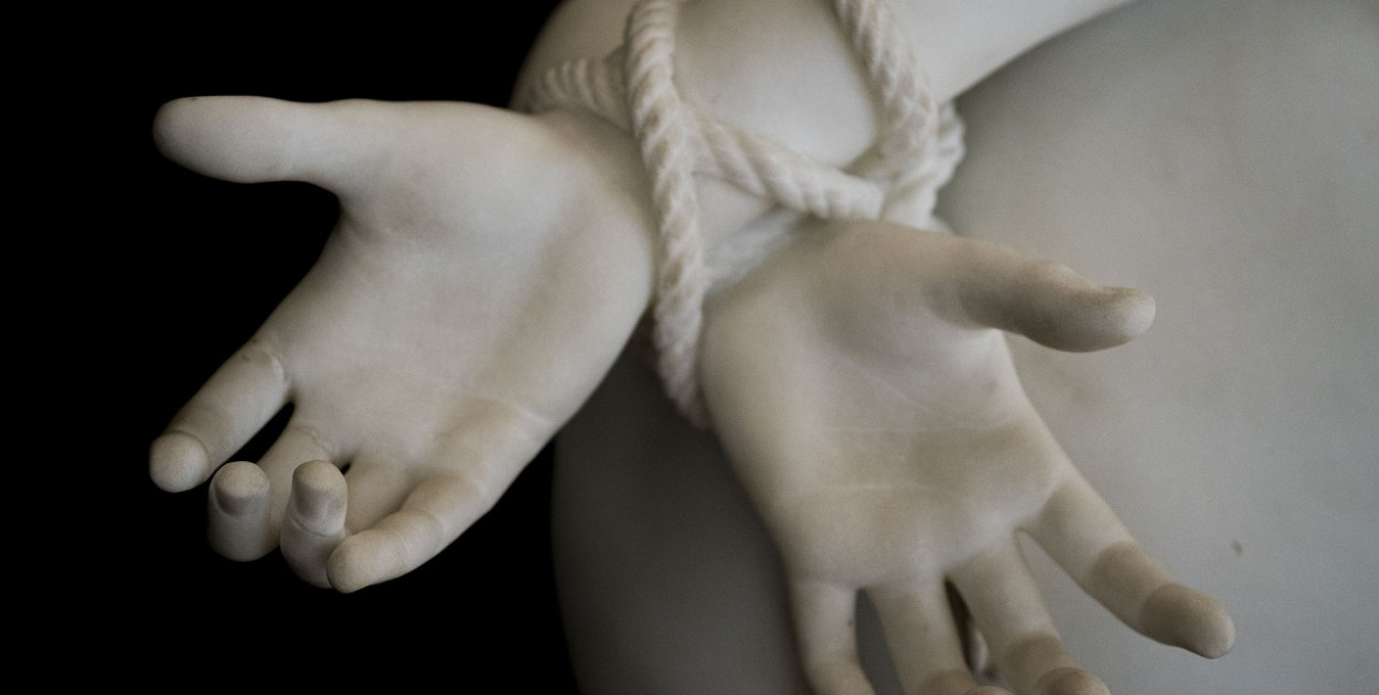 Tarnowskie Góry. Wywieźli do lasu i pobili. Poszło o kobietę. Zdjęcie poglądowe. Fot. Pixabay