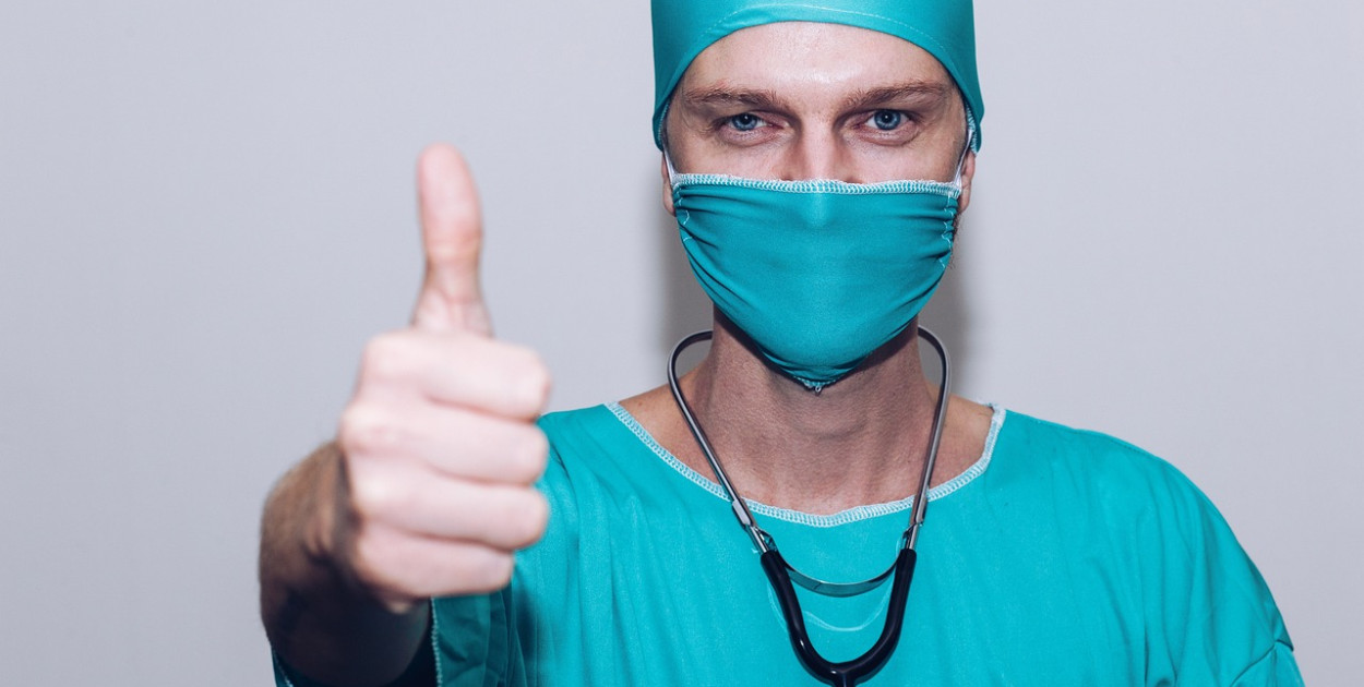 Do personelu zwrócono się z prośbą o zakładanie maseczek. Zdjęcie poglądowe. Fot. Pixabay