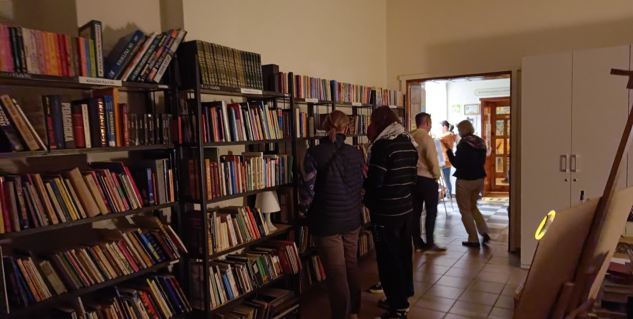 Praca czeka w bibliotece. Zdjęcie ilustracyjne, fot. MBP Tarnowskie Góry