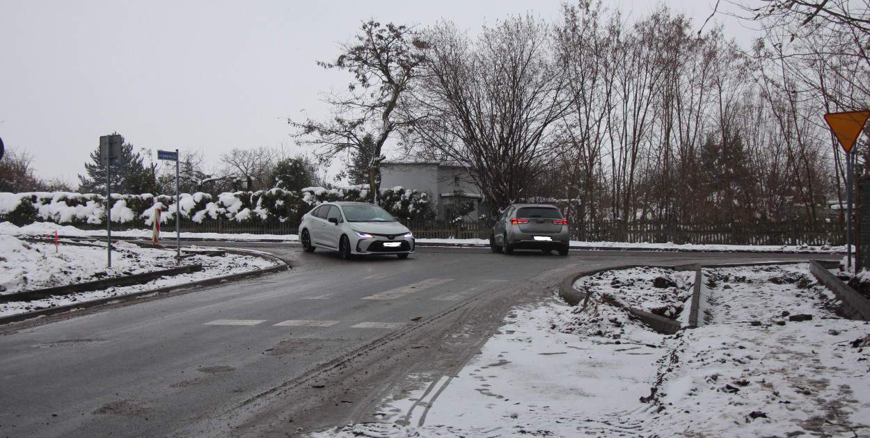 Wyjazd z ul. Siwca w Lasowicach. Fot. Alicja Jurasz