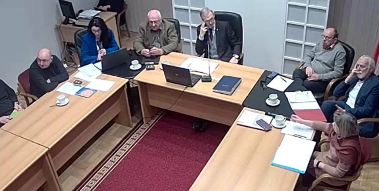 W listopadzie w sesji rady gminy wzięła udział dyrektor Zespołu Szkolno-Przedszkolnego w Potępia Magdalena Kolmasiak i dyskutowali o tym radni. Fot. Zrzut ekranu